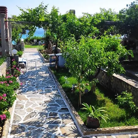 On The Neos Marmaras