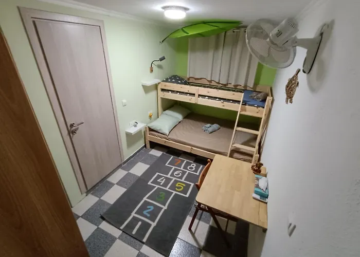 On The Néos Marmarás